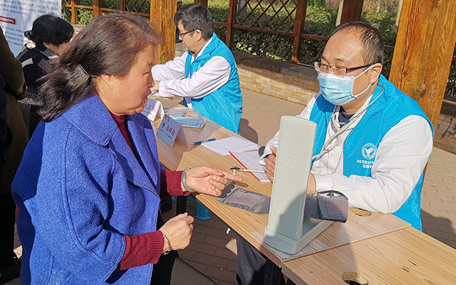 【学雷锋日】中欧手机版app,中欧（中国）举办“爱满京城，牵手智慧家医”志愿服务活动(图5)